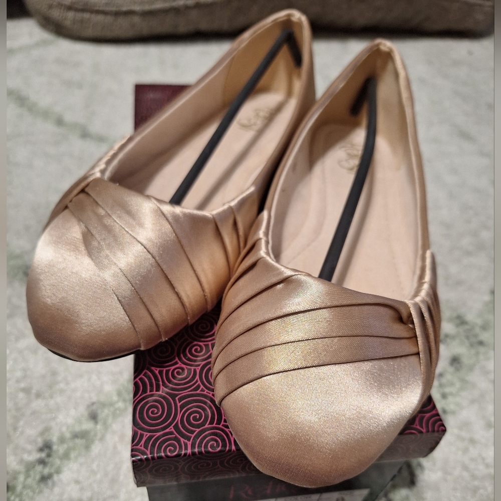Elegant Women's Champagne Gold Satin Flats